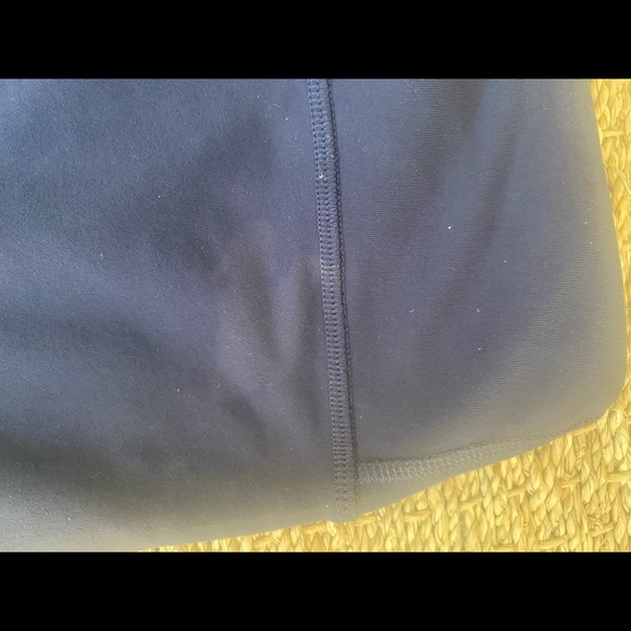 ALO entwine leggings in rich navy - Picture 7 of 7